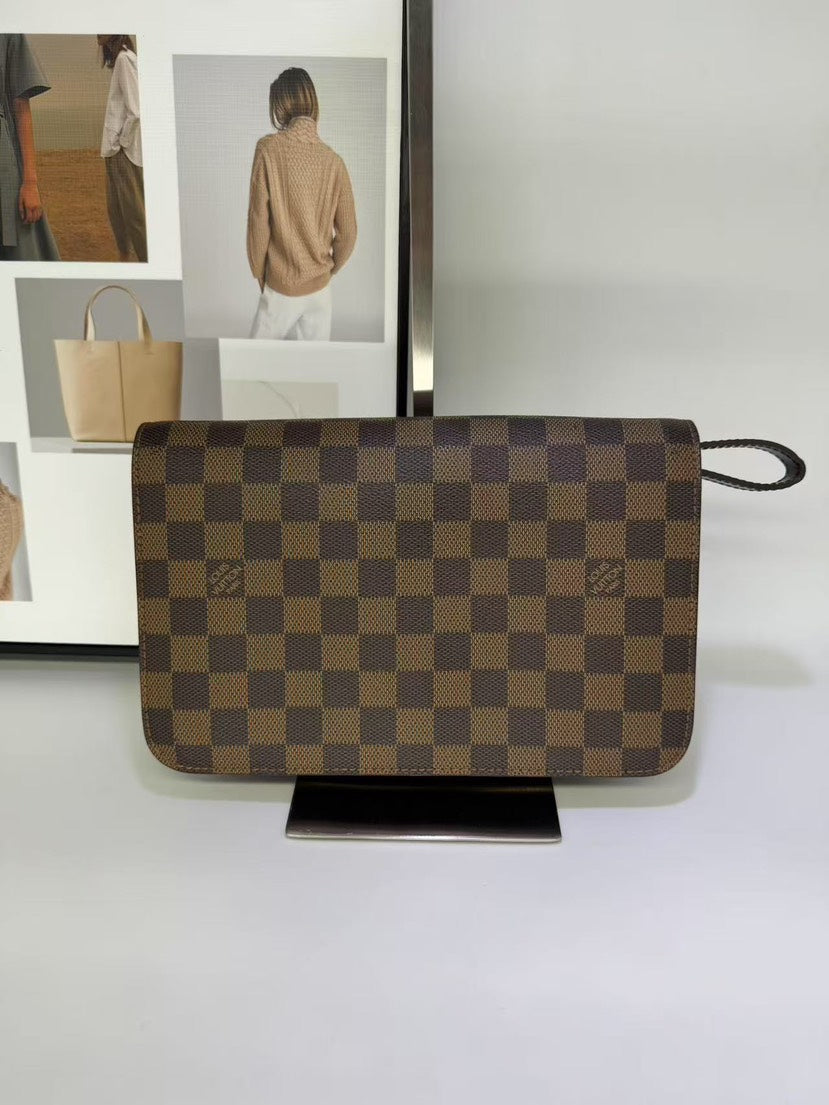Louis Vuitton Pochette Damier Ebene Clutch