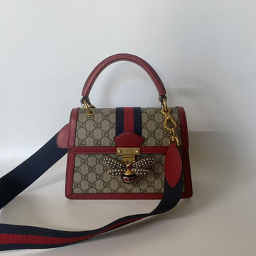 GUCCI GG Supreme Bee Shoulder Bag in Beige/Red