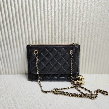 Chanel Preloved Chanel 11947950 Black Quilted Shoulder Bag
