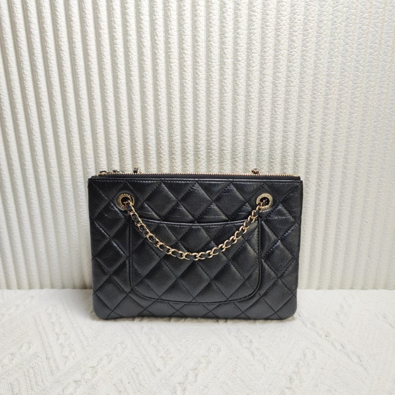 Chanel Preloved Chanel 11947950 Black Quilted Shoulder Bag