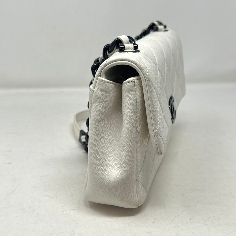 Chanel Preloved Leather Chain Shoulder Bag AE896 White Quilted