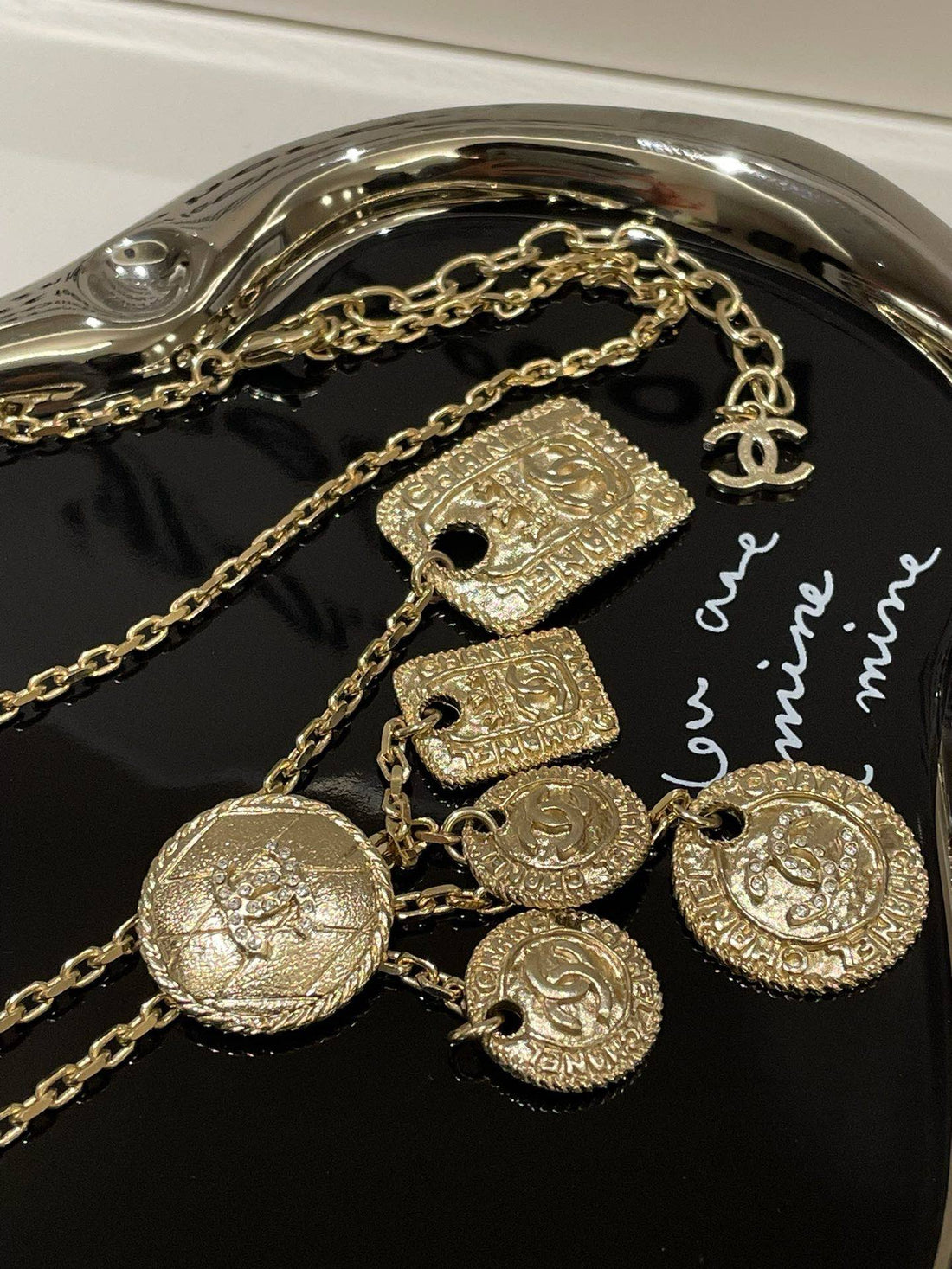 New Chanel 21A Coin Plate Necklace Gold Pendant Jewelry