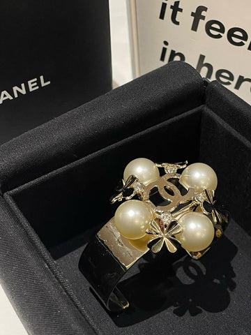 Chanel 22S Pearl Clover Bracelet Gold Bracelet