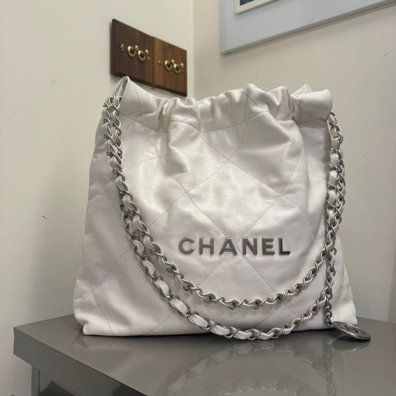 Preloved Chanel 22 Bag White Leather Shoulder Bag