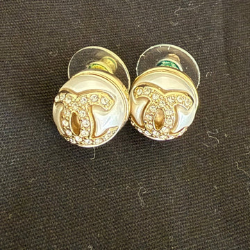Preloved Chanel Coco Pearl Post Earrings I22S Gold Earrings