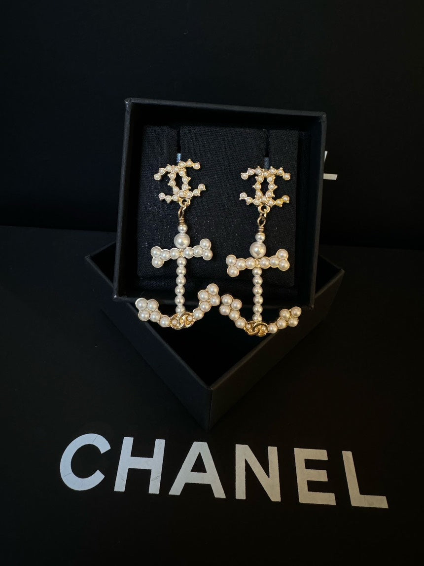 Chanel Hamburg Series CC Rudder Pearl Earrings 18A Full Set Gold Earrings