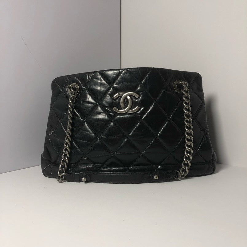 Chanel Quilted Calfskin Hobo Bag in Black