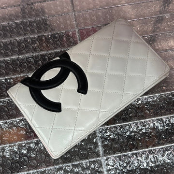 Pre-loved Chanel Wallet Black/White Quilted Leather