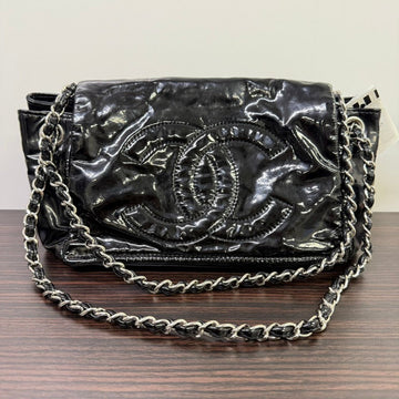 Chanel Patent Leather Chain Shoulder Bag in Black - Preloved LB109951