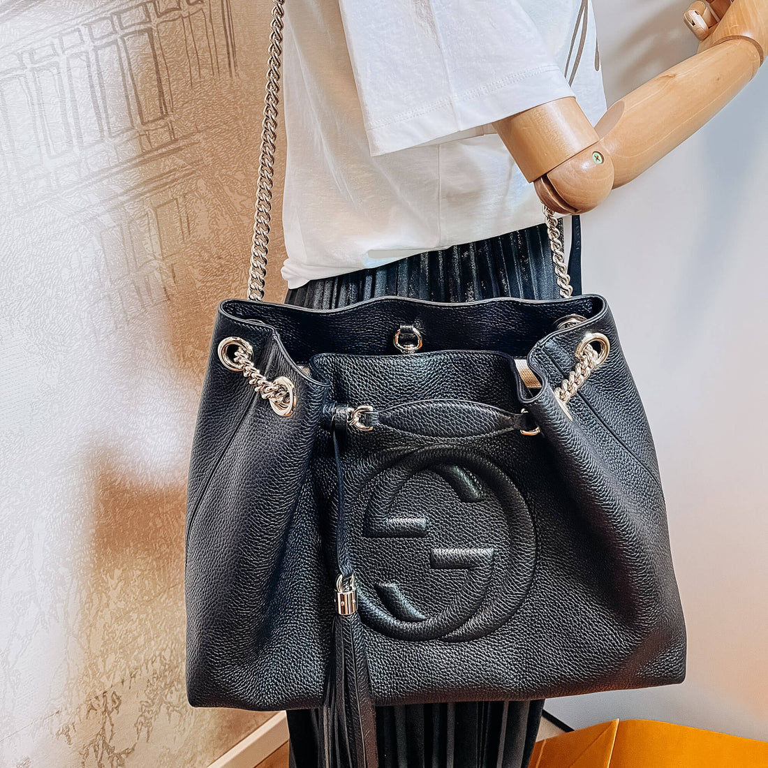 Soho Leather Chain Black Tote